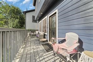 907 Frio Street Houston, TX 77012 - Photo 22 of 23 a view of a chairs and table in patio with wooden fence