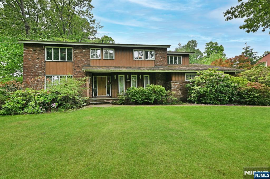 9 Lyncrest Drive Paramus, NJ 07652 - Photo 1 of 49