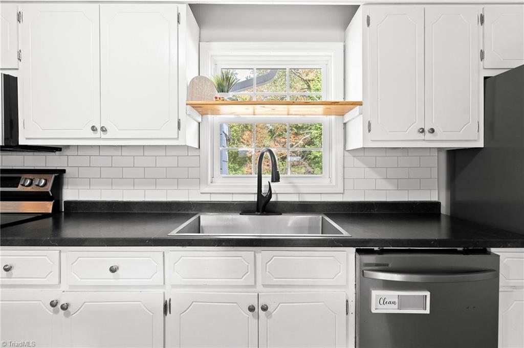 2619 William Allen Road Burlington, NC 27217 - Photo 5 of 36