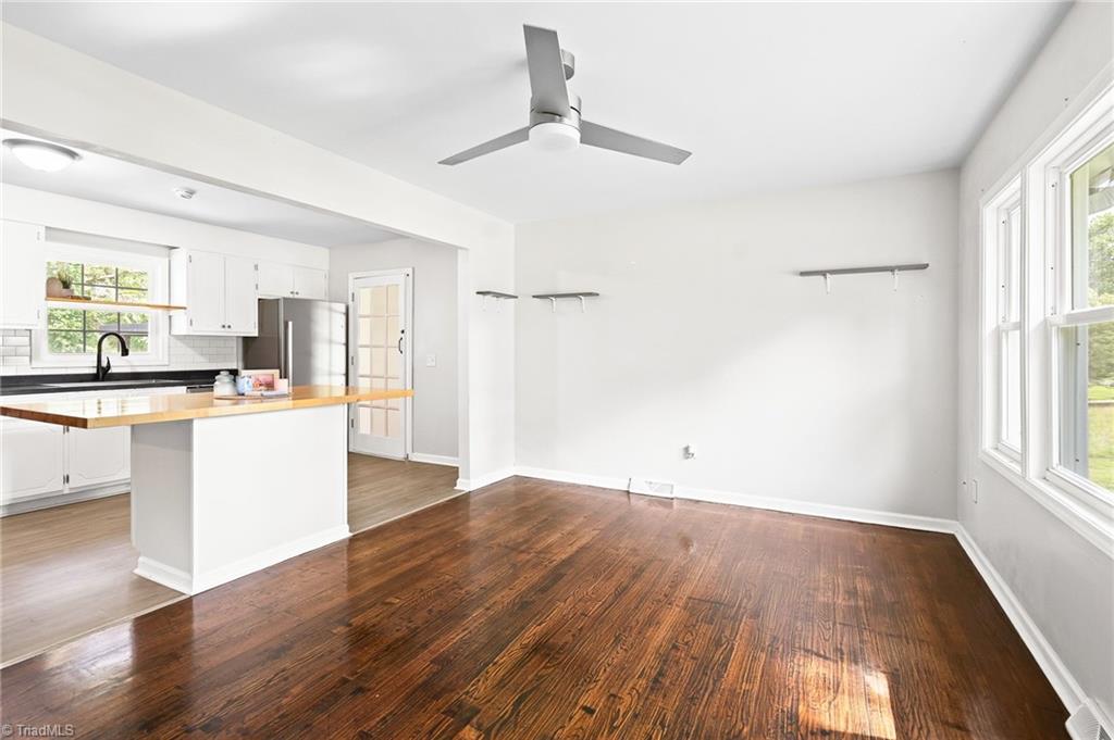 2619 William Allen Road Burlington, NC 27217 - Photo 10 of 36 Living/dining room
