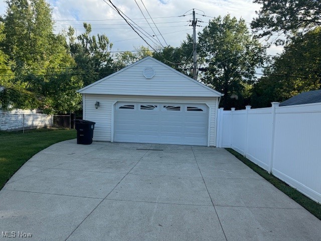 18210 Windward Road Cleveland, OH 44119 - Photo 38 of 40 View of garage