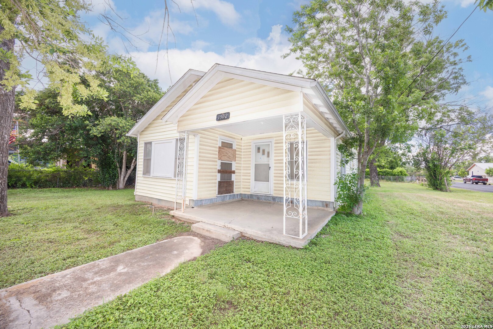 1902 17th Street Hondo, TX 78861 - Photo 2 of 21