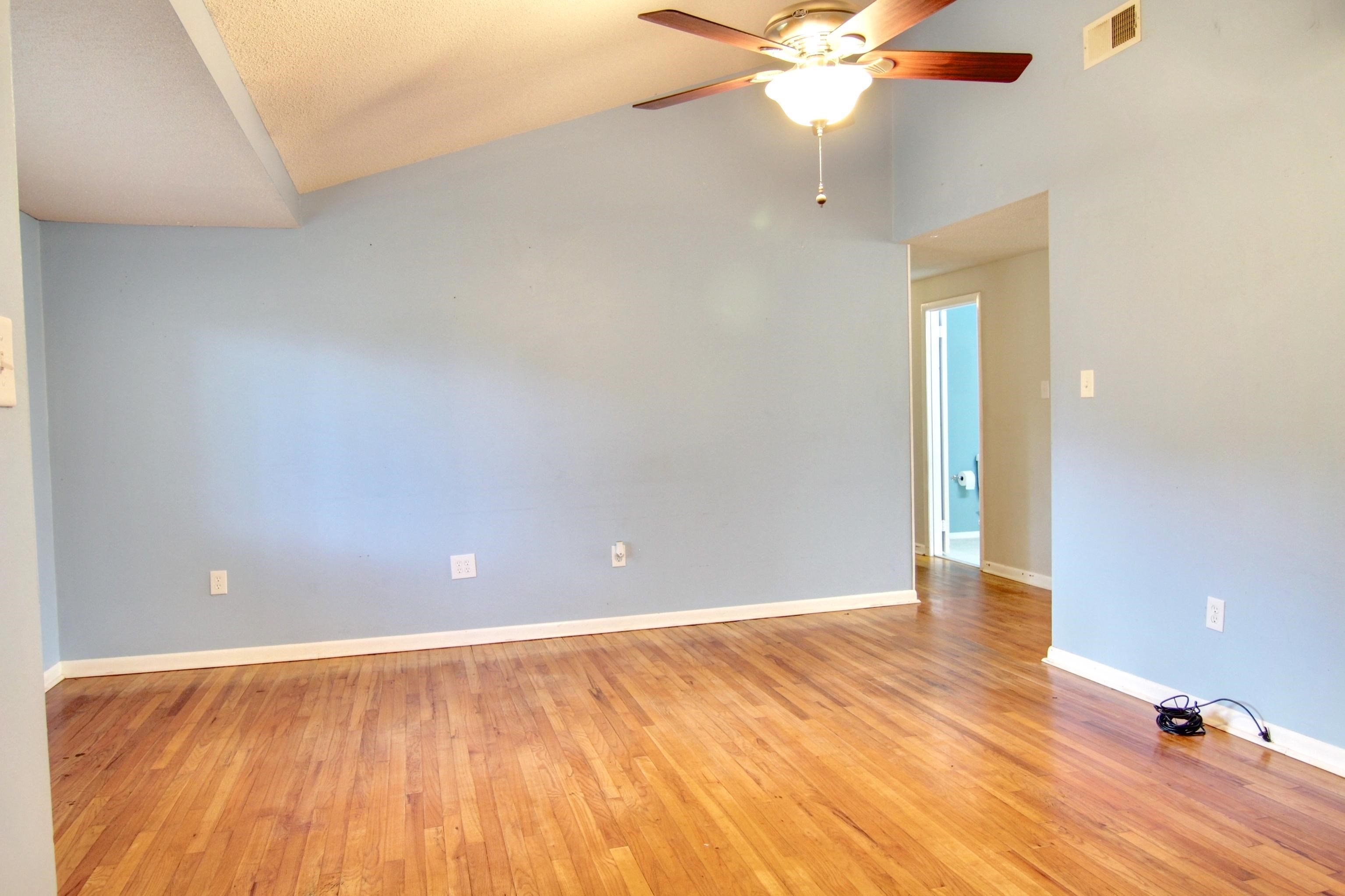 700 East Myrtle Avenue Foley, AL 36535 - Photo 8 of 28 Living Room