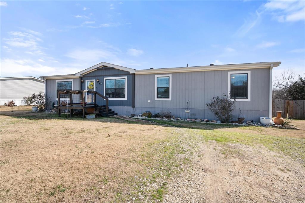 216 Southeast County Road Corsicana, TX 75109 - Photo 2 of 37 a front view of a house with a yard