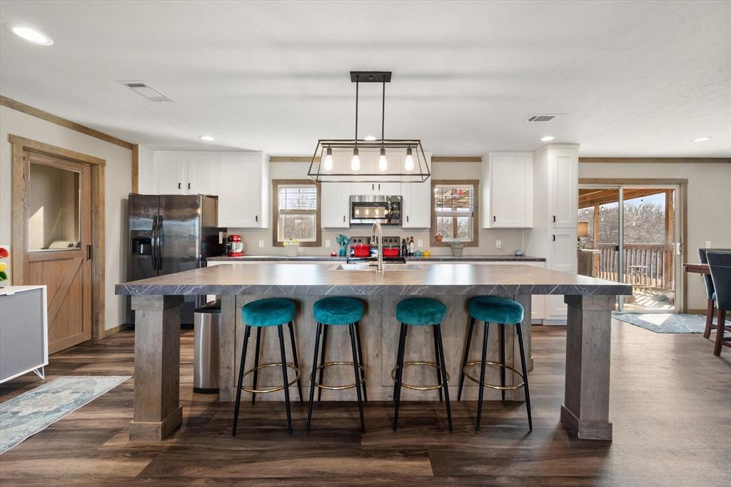 216 Southeast County Road Corsicana, TX 75109 - Photo 5 of 37 a dining table with chairs and wooden floor