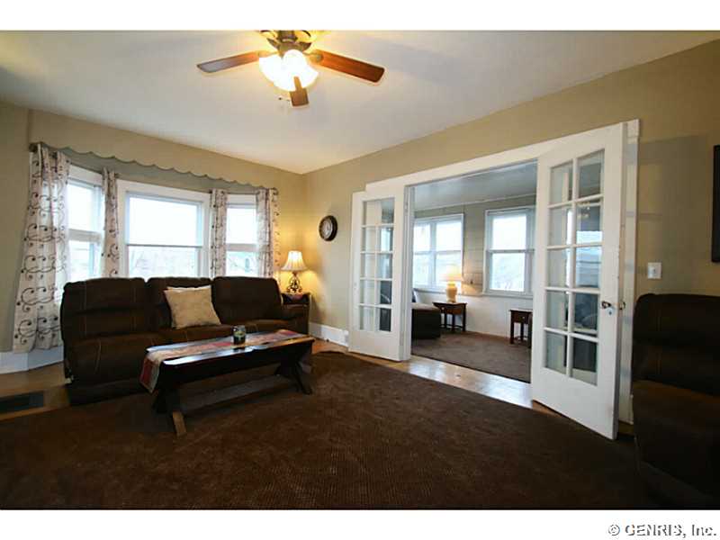27 Farrington Place Rochester, NY 14610 - Photo 13 of 25 Living Room. Second Floor Unit #2