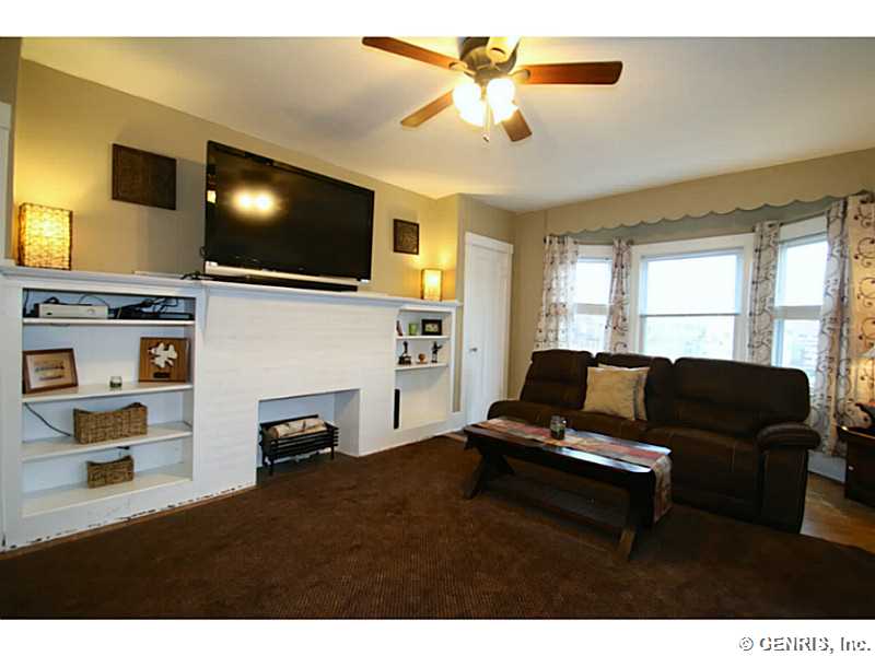 27 Farrington Place Rochester, NY 14610 - Photo 14 of 25 Living Room. Second Floor Unit #2