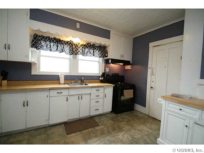 27 Farrington Place Rochester, NY 14610 - Photo 6 of 25 Kitchen. First Floor Unit #1