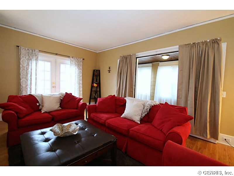 27 Farrington Place Rochester, NY 14610 - Photo 9 of 25 Living Room. First Floor Unit #1