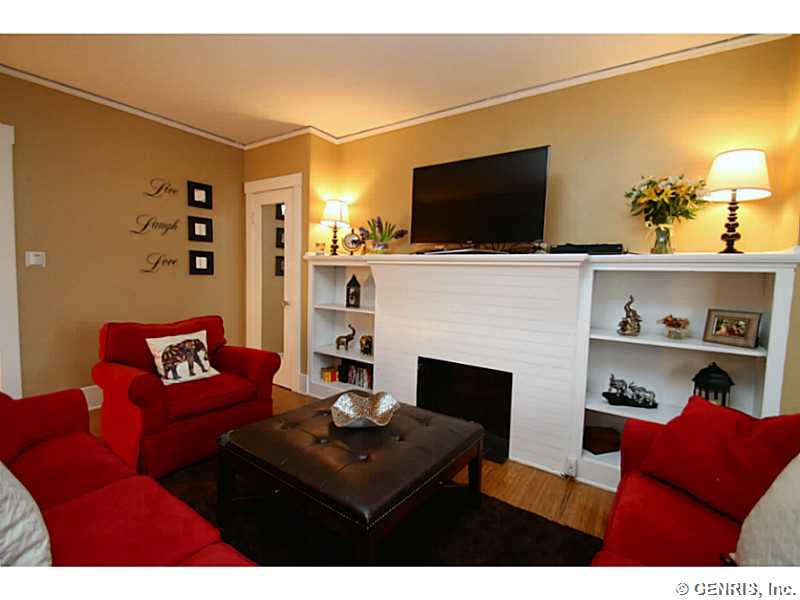 27 Farrington Place Rochester, NY 14610 - Photo 10 of 25 Living Room. First Floor Unit #1
