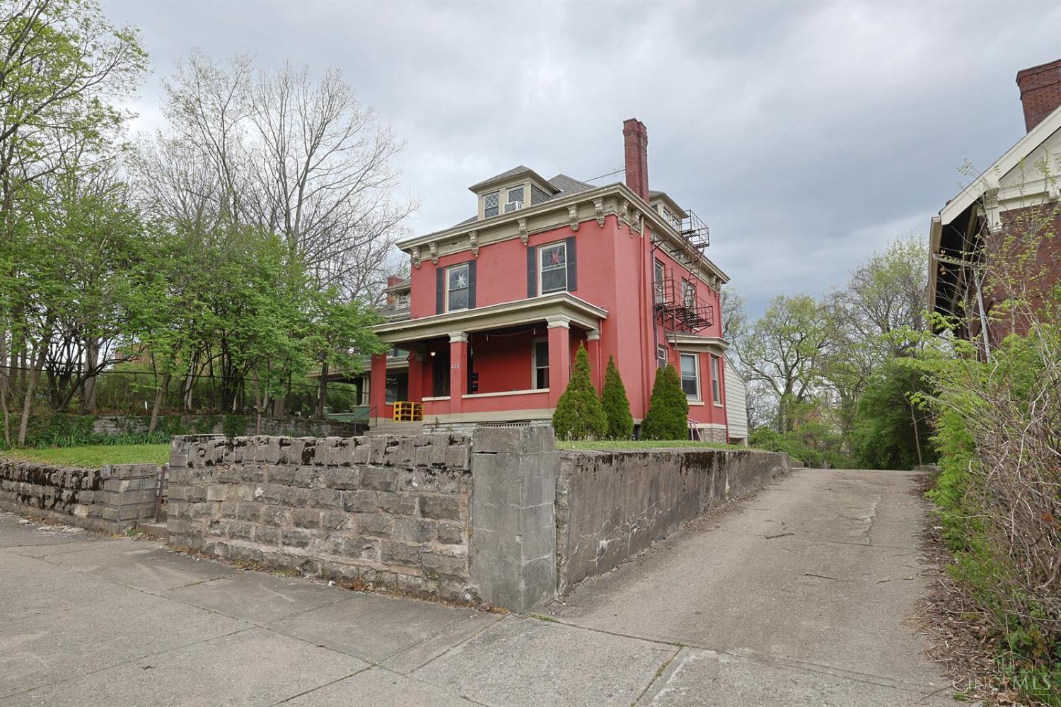 448 Riddle Road Cincinnati, OH 45220 - Photo 2 of 49