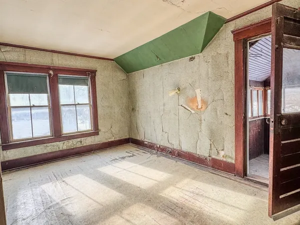 a bathroom with a toilet