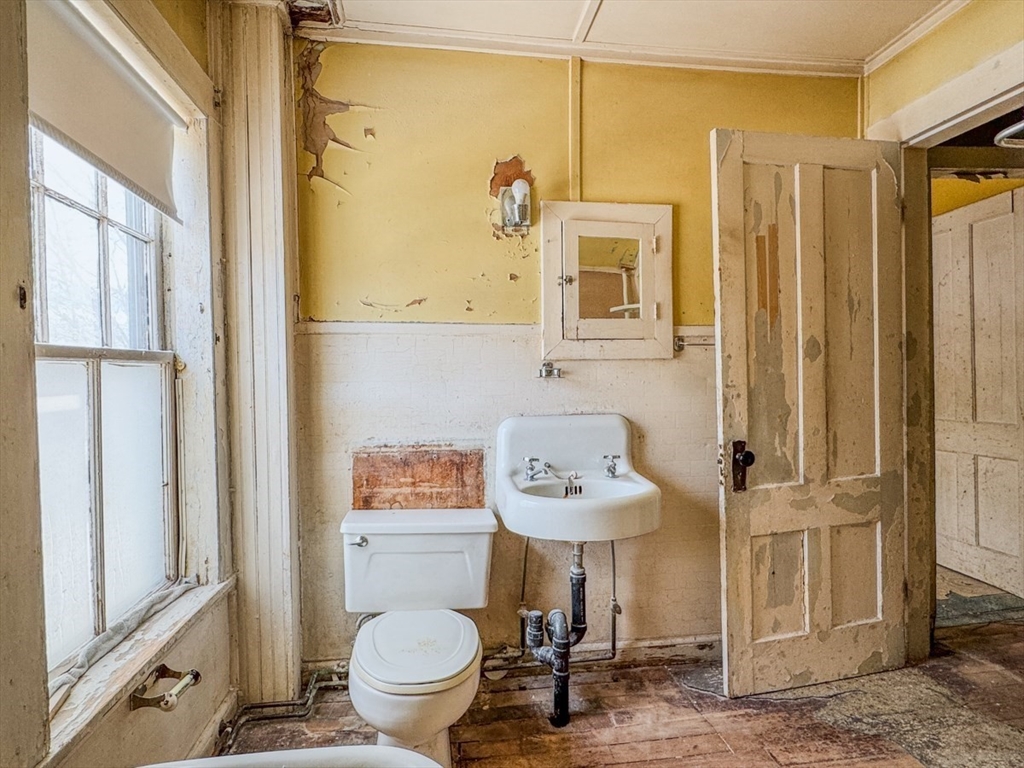 360 Davis Street Greenfield, MA 01301 - Photo 22 of 32 a bathroom with a toilet sink and shower