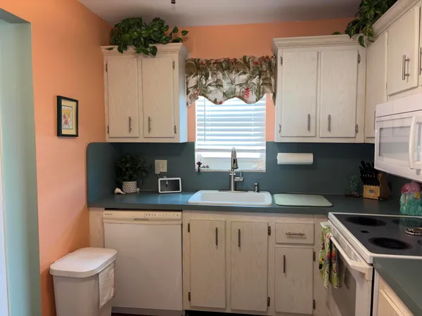 $2,400 | Undisclosed Address, Boynton Beach, FL 33435