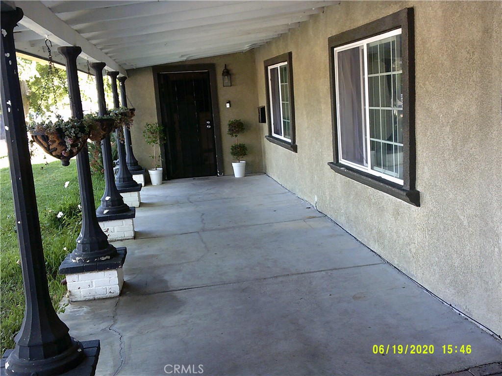 5469 Palm Avenue Riverside, CA 92506 - Photo 2 of 34 Front entrance