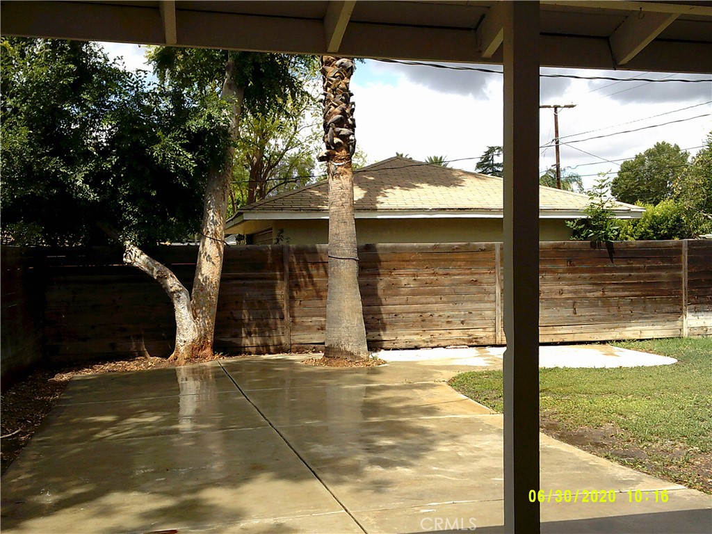 5469 Palm Avenue Riverside, CA 92506 - Photo 31 of 34 Back yard