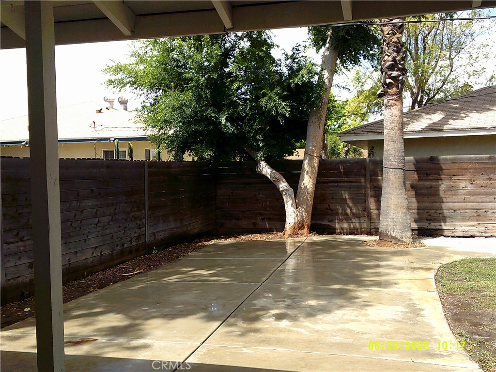 5469 Palm Avenue Riverside, CA 92506 - Photo 32 of 34 BAck yard