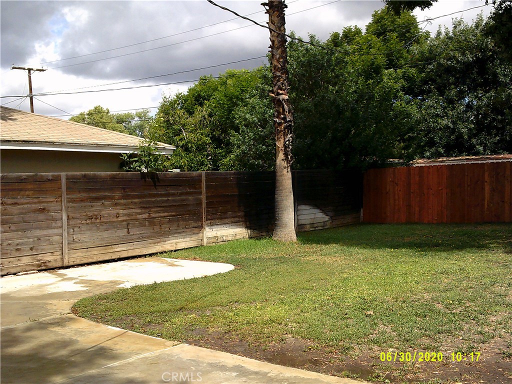 5469 Palm Avenue Riverside, CA 92506 - Photo 33 of 34 Back yard