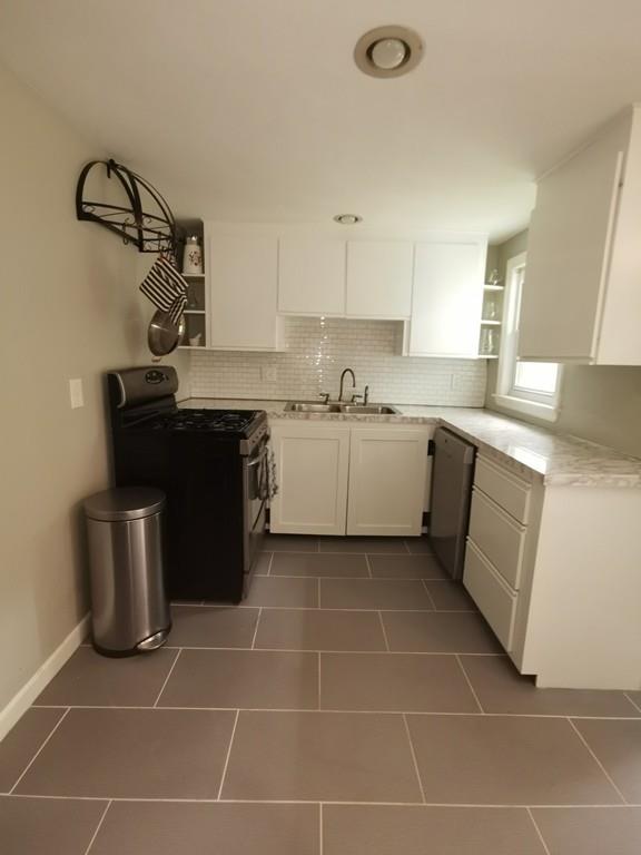 39 Hoover Road Walpole, MA 02081 - Photo 8 of 29 Gallery Image 8