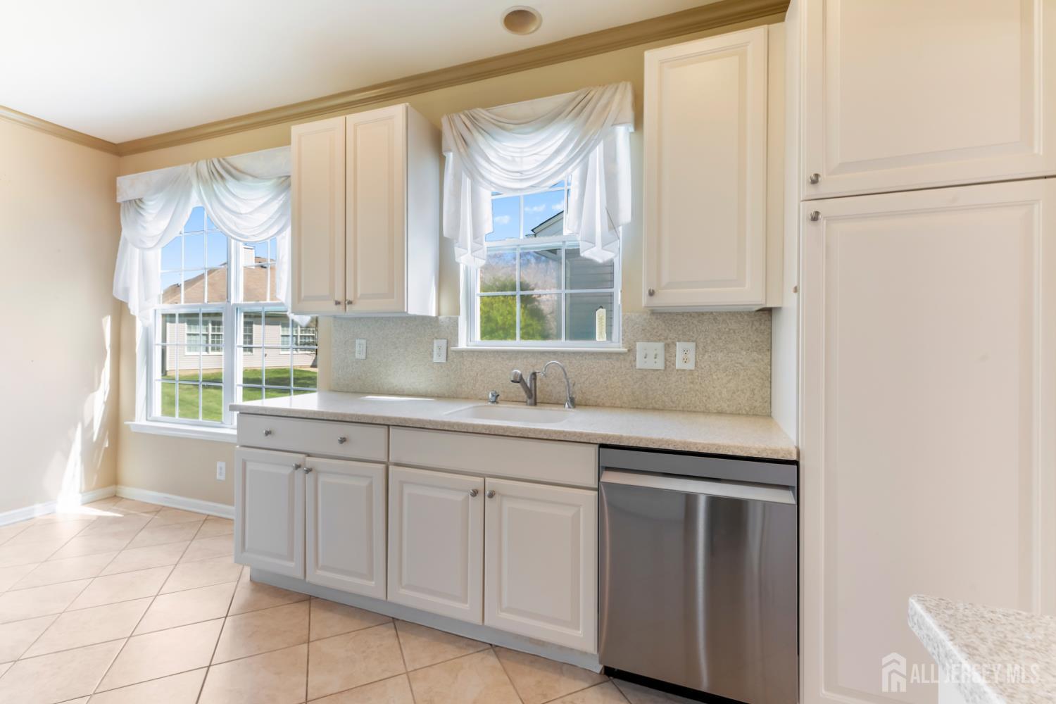 255 Spring Meadow Way Monroe Township, NJ 08831 - Photo 11 of 25