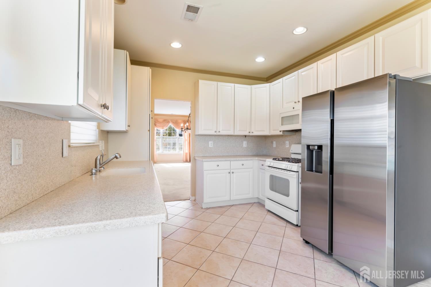 255 Spring Meadow Way Monroe Township, NJ 08831 - Photo 9 of 25