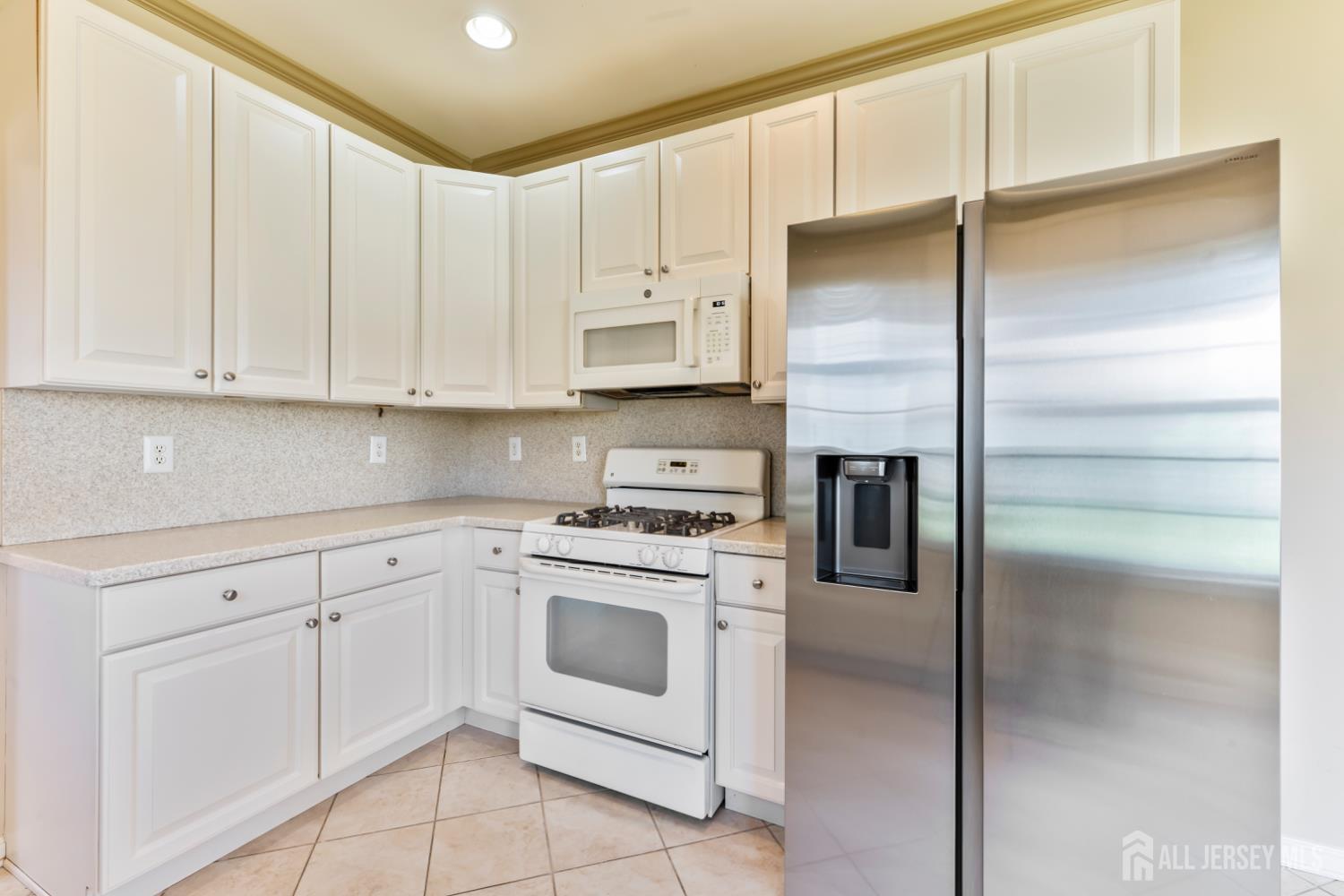 255 Spring Meadow Way Monroe Township, NJ 08831 - Photo 10 of 25