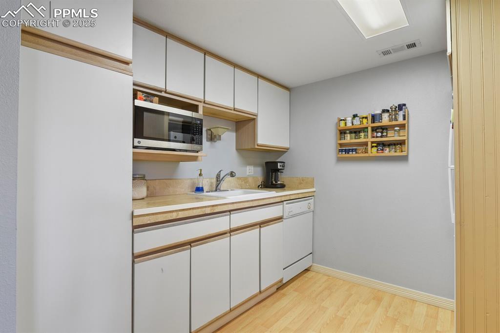 1018 Fontmore Road, Unit D Colorado Springs, CO 80904 - Photo 11 of 31