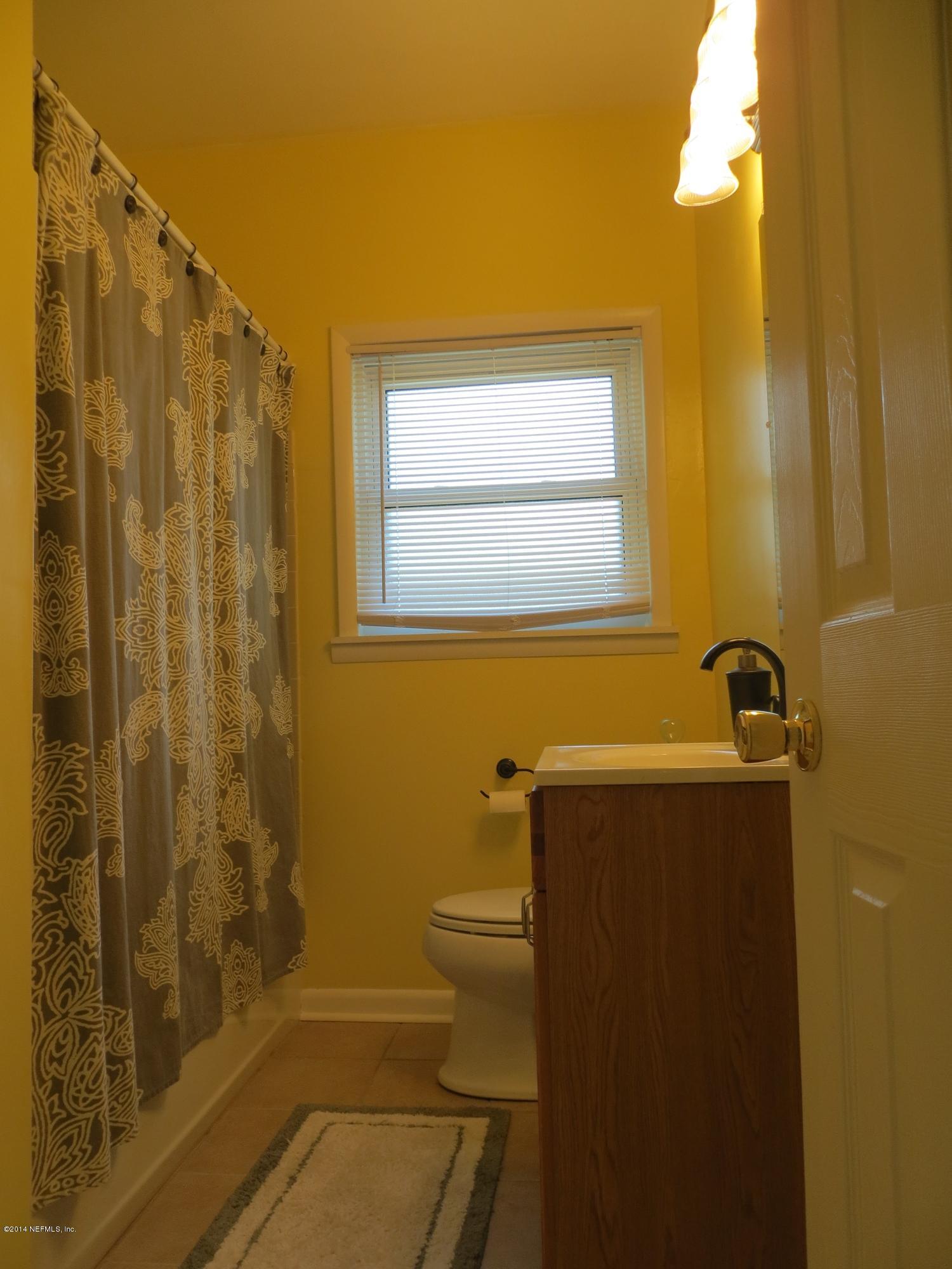 6025 Stetson Road Jacksonville, FL 32217 - Photo 7 of 13 a bathroom with a sink a toilet and shower