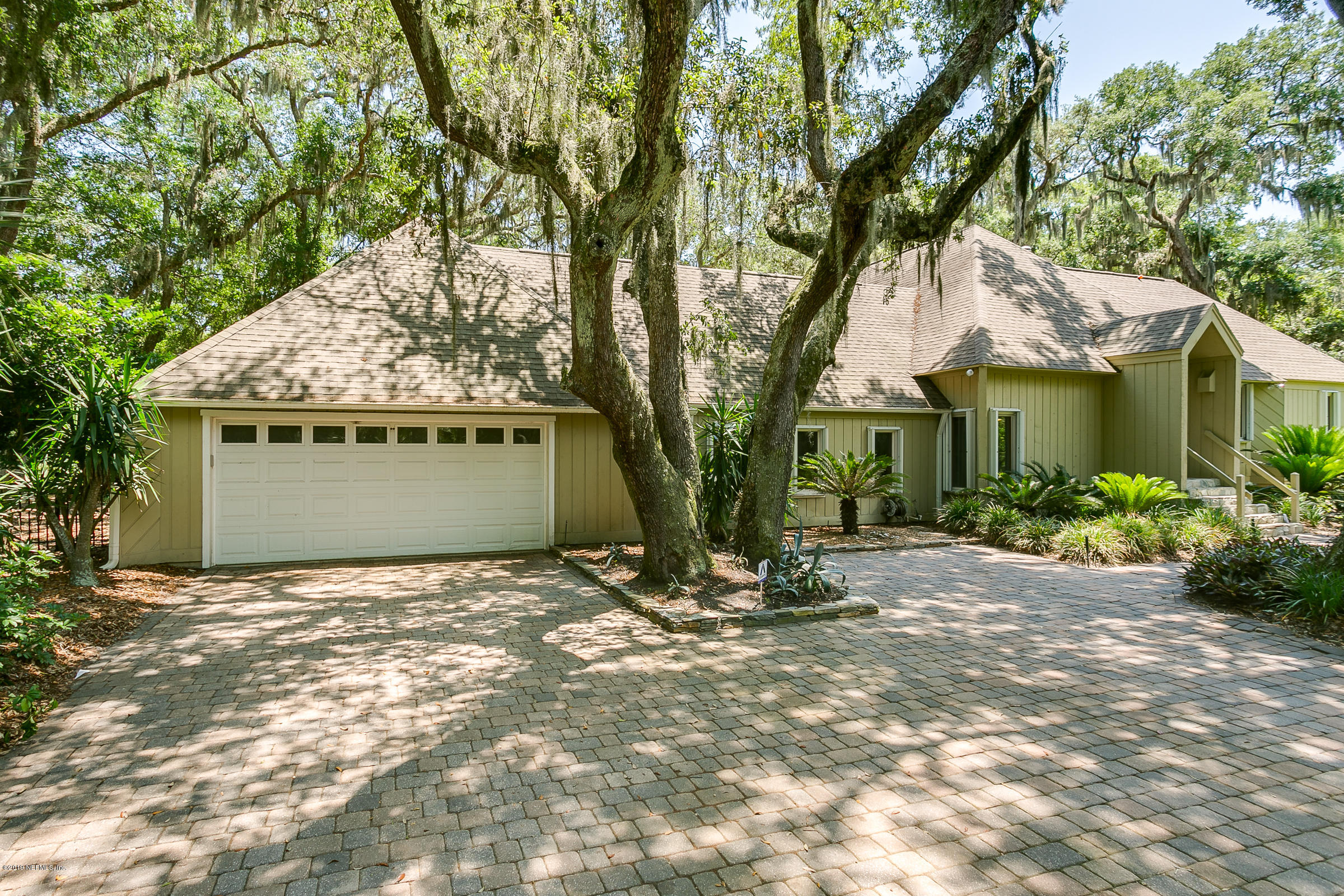 3604 Via Del Mar Road Fernandina Beach, FL 32034 - Photo 48 of 56 46-Garage Entry