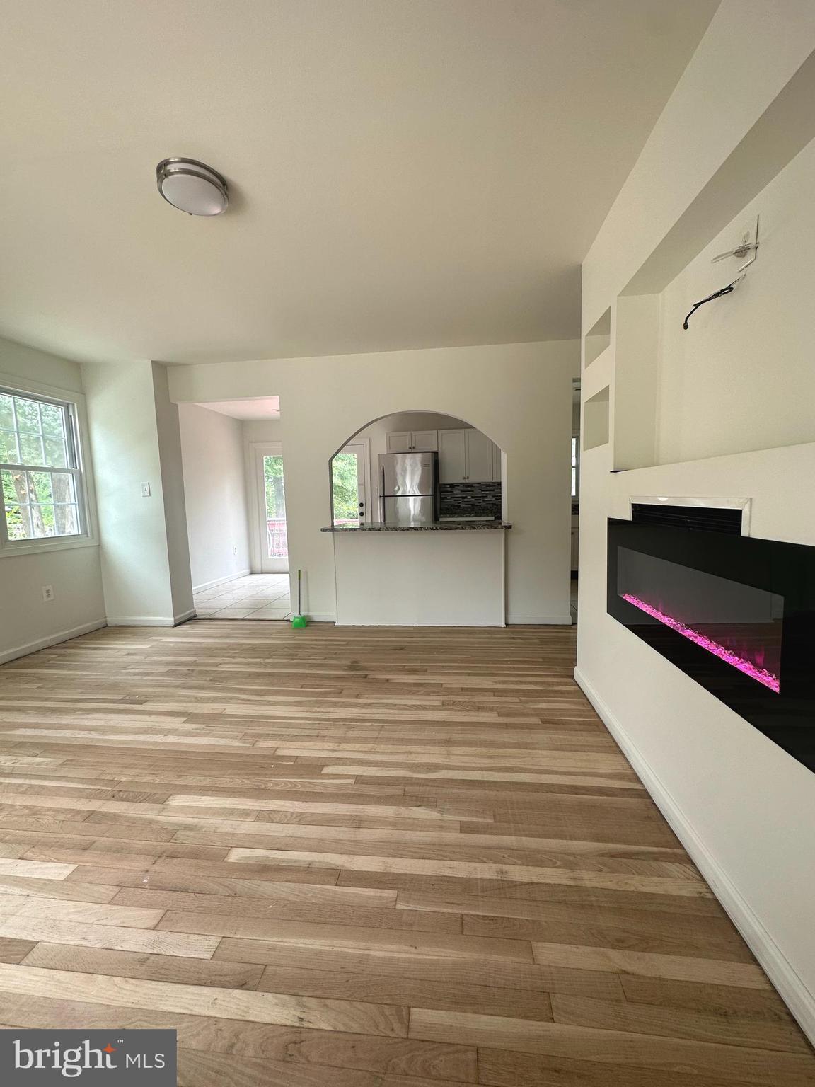 15213 Michigan Rd. Woodbridge, VA 22191 - Photo 10 of 29 LIVING ROOM