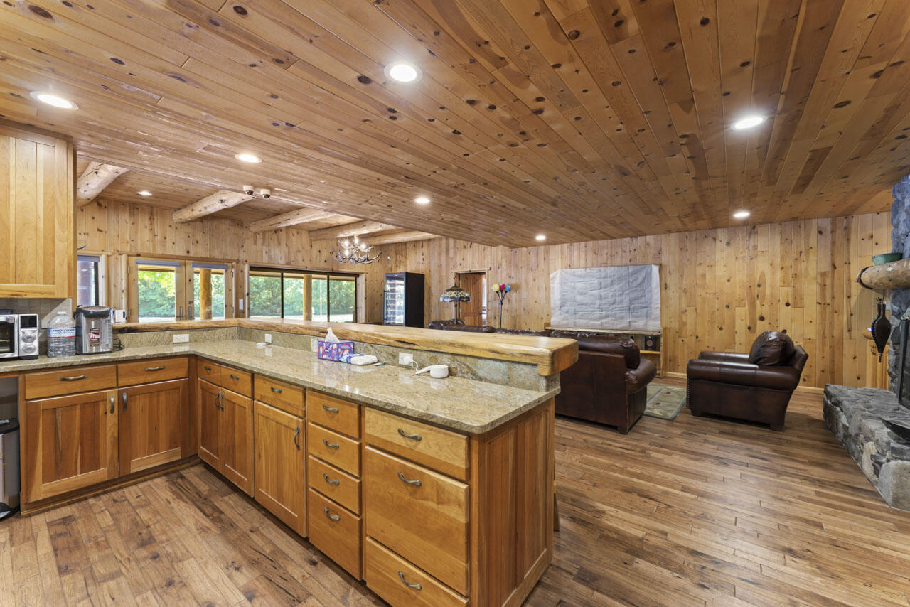 12214 Modoc Road White City, OR 97503 - Photo 20 of 47