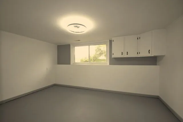 a view of empty room with window