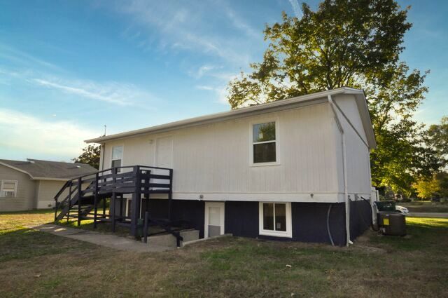 1703 Florence Street Streator, IL 61364 - Photo 29 of 33 a view of a house with a yard
