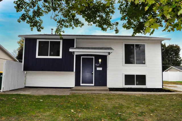 $180,000 | 1703 Florence Street, Streator, IL 61364