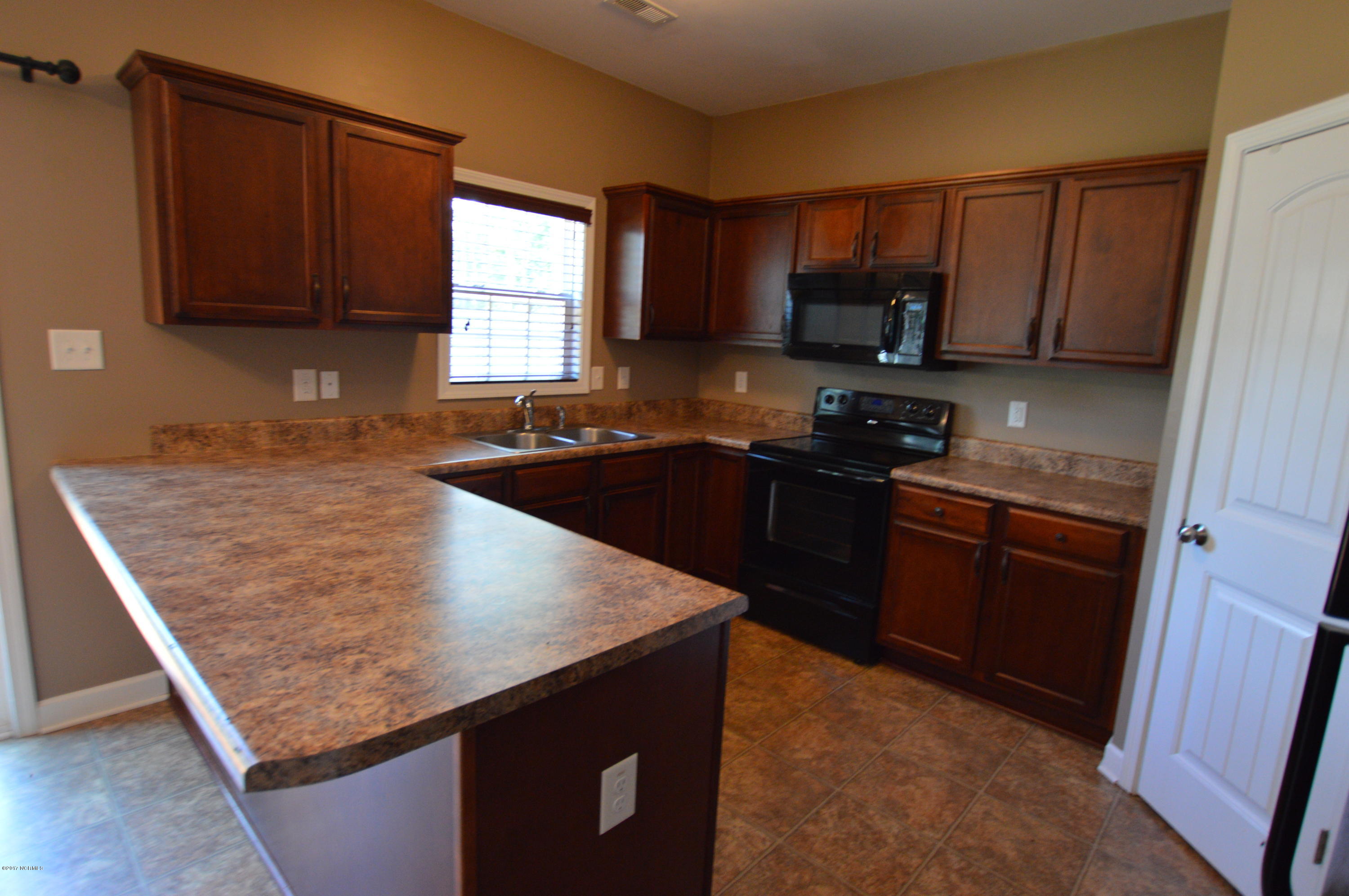 129 Saint Road Richlands, NC 28574 - Photo 8 of 21 DSC_2235