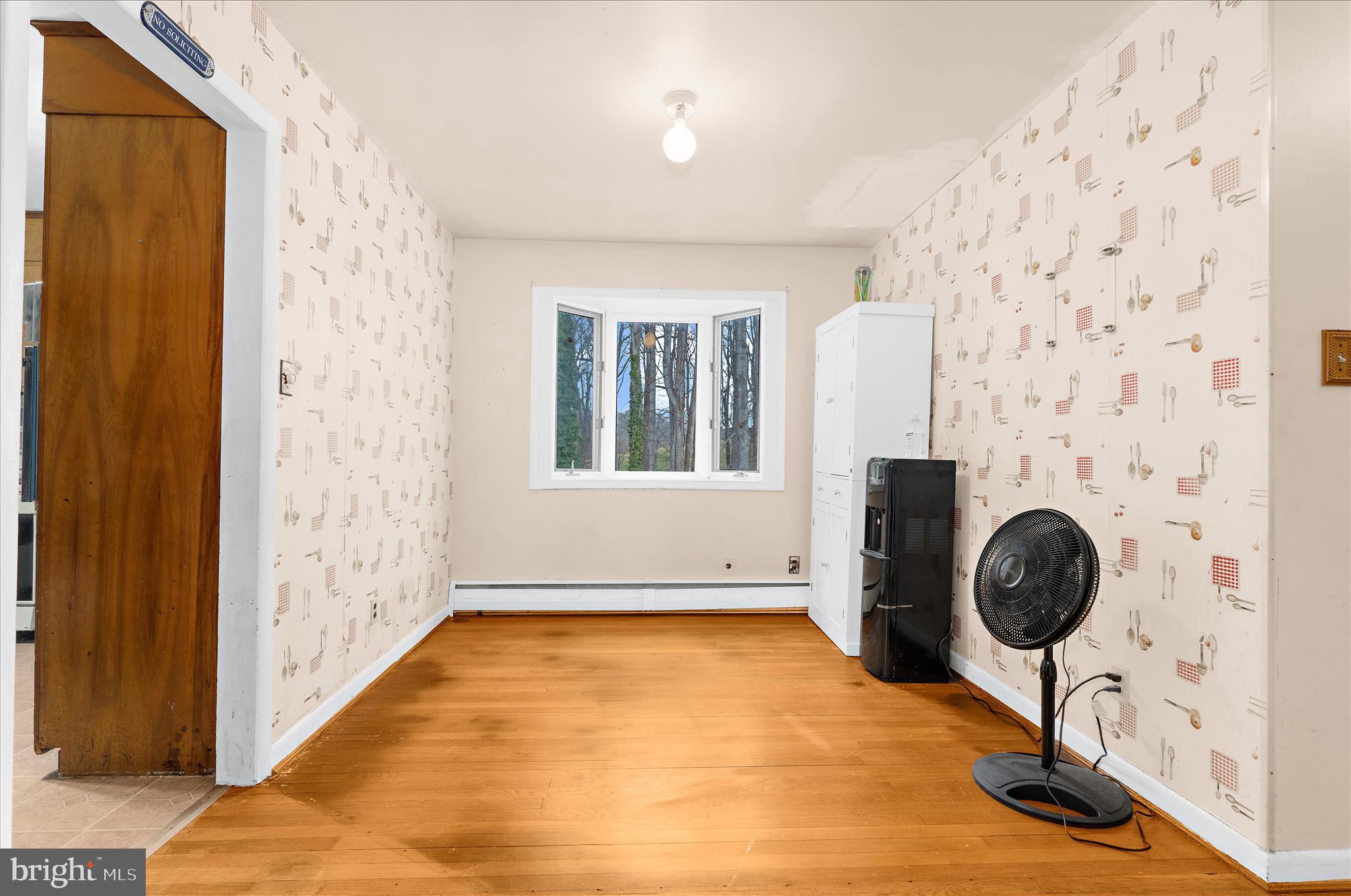 19 Well Street Huntingtown, MD 20639 - Photo 6 of 44 a view of a livingroom with furniture and bathroom