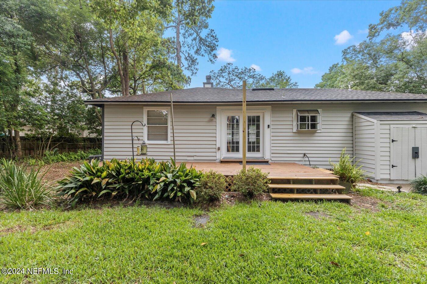 1273 Lechlade Circle Jacksonville, FL 32205 - Photo 31 of 33 a front view of a house with a garden