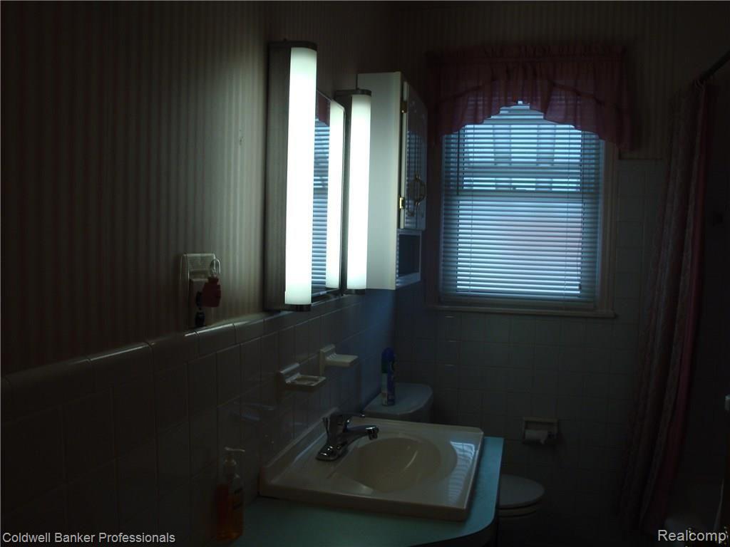17221 Stephens Road Eastpointe, MI 48021 - Photo 16 of 17 DSC02853.JPG
