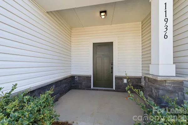 $2,200 | 11936 Basking Drive, Charlotte, NC 28214