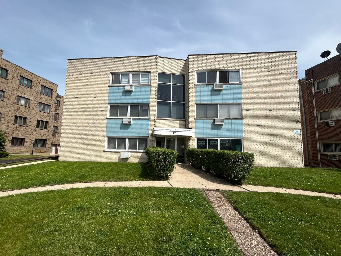 8203 Niles Center Road, Unit 3C Skokie, IL 60077 - Photo 1 of 20