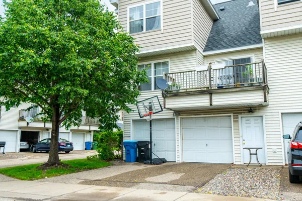 $2,600 | 5724 4th Street Northeast, Fridley, MN 55432
