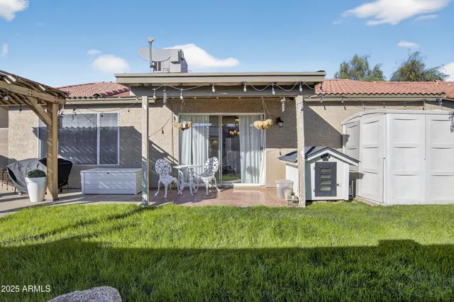 front view of house with a yard