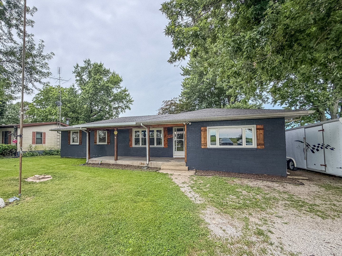 5155 Lake Road Mattoon, IL 61938 - Photo 1 of 39