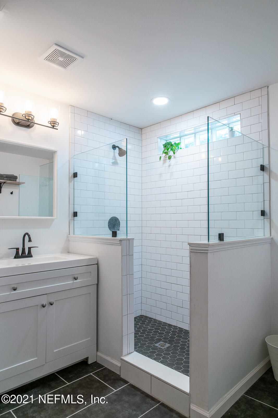 6618 Newcastle Road Jacksonville, FL 32216 - Photo 4 of 35 New bathroom