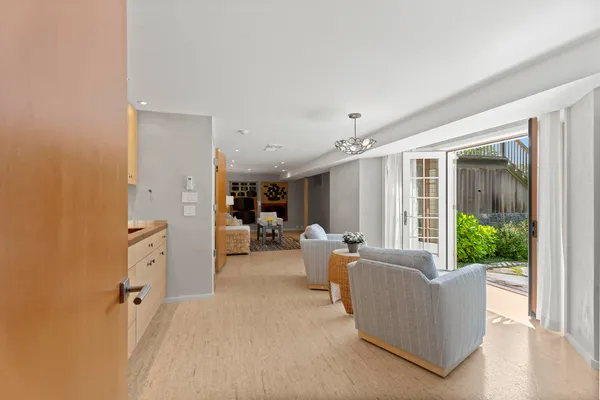 a view of livingroom with furniture