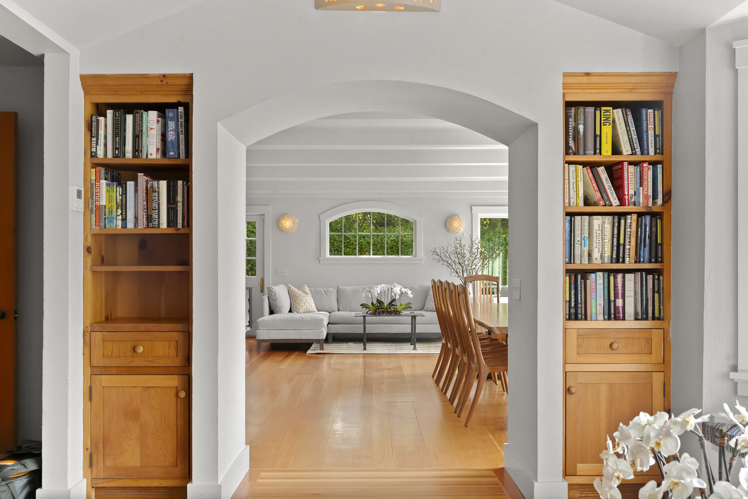 308 S Road Chilmark, MA 02535 - Photo 7 of 41 a living room with furniture and a book shelf