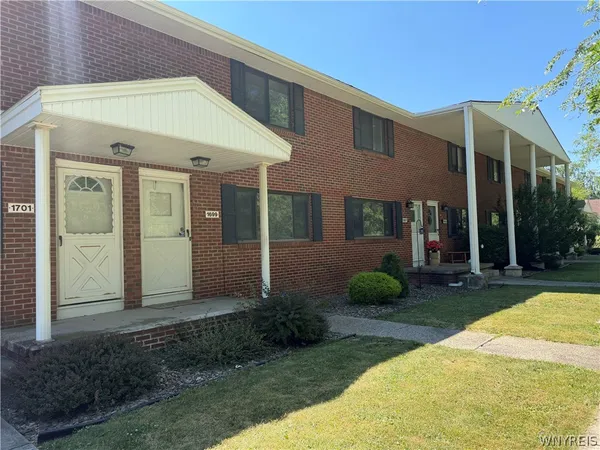 $159,900 | 1699 Orchard Park Road, West Seneca, NY 14224