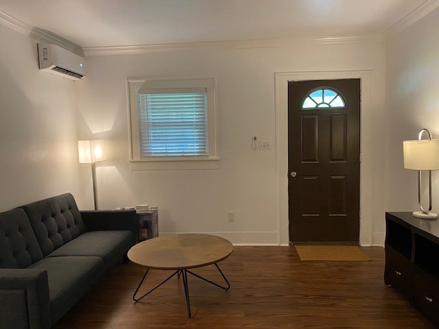 7338 Fauna Street Houston, TX 77061 - Photo 6 of 22 main unit downstairs