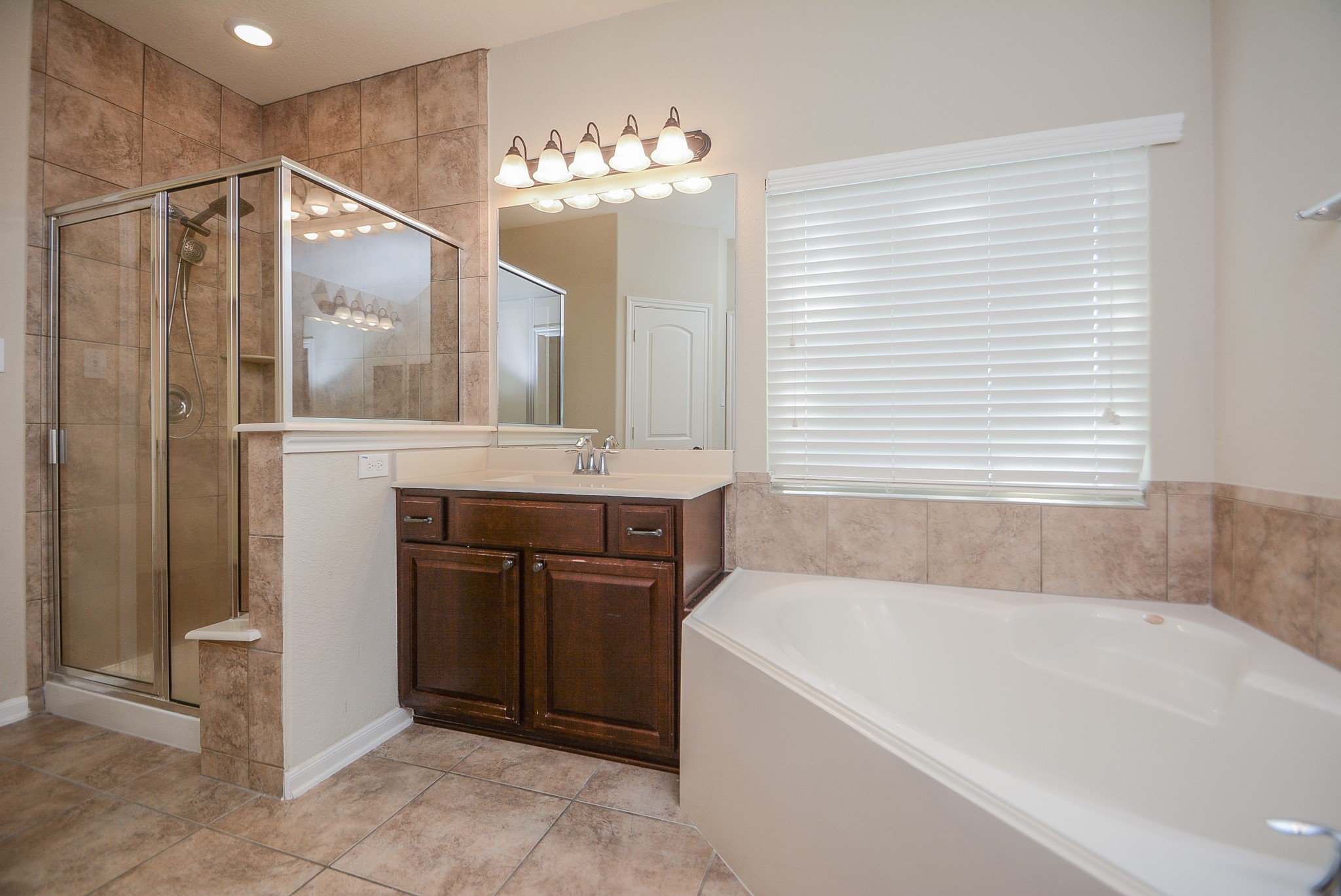 50 Sawbridge Court Spring, TX 77389 - Photo 18 of 32 a bathroom with a tub a sink and a mirror