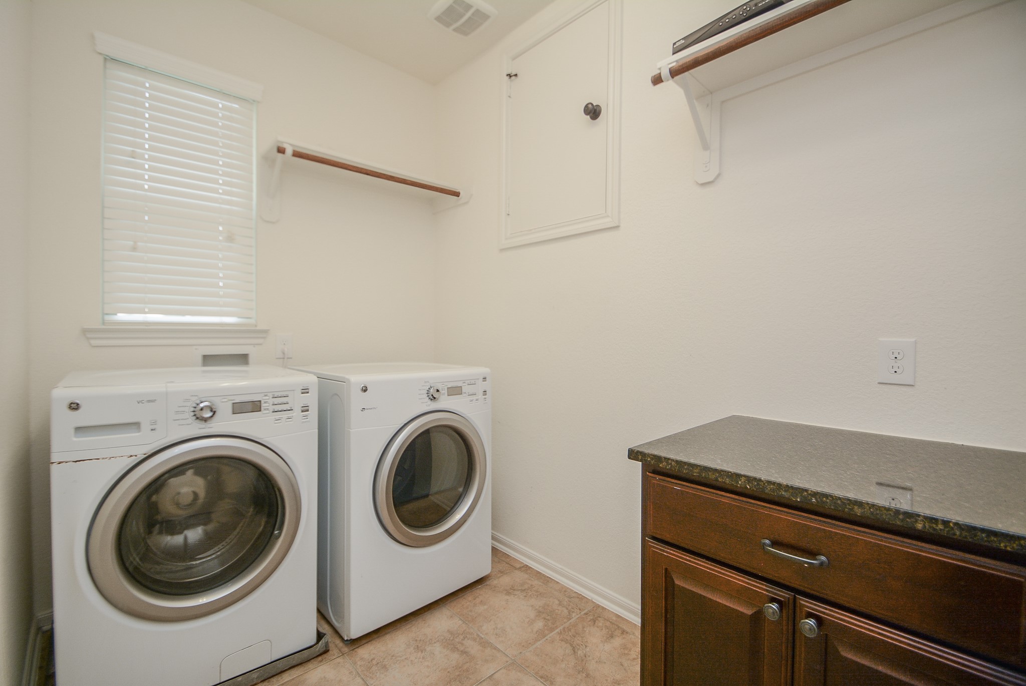 50 Sawbridge Court Spring, TX 77389 - Photo 29 of 32 a utility room with dryer and washer